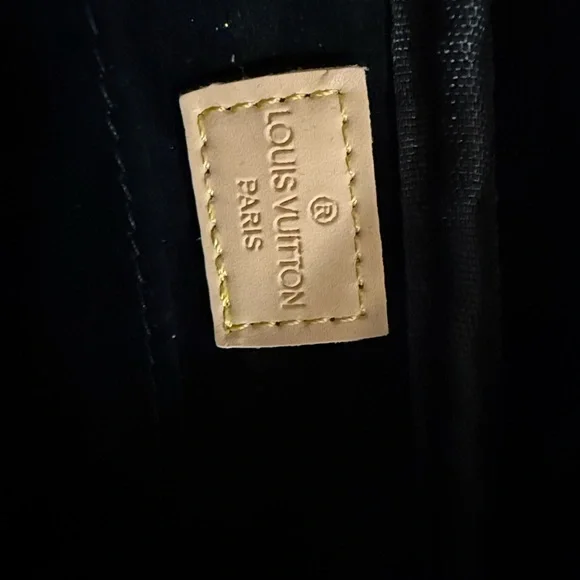 Black utility purse with black strap & gold hardware - Picture 5 of 10